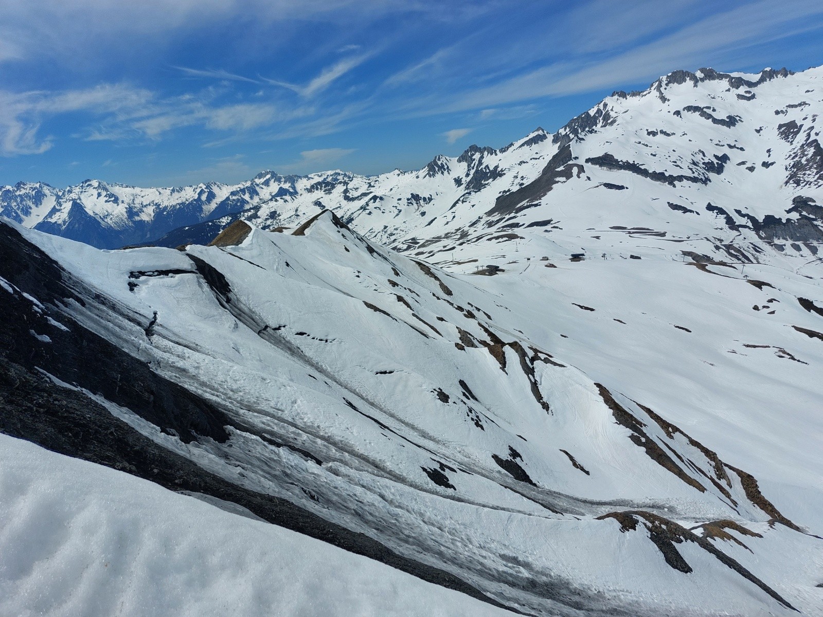 Ça passe mal (col de la madeleine et télésiège éponyme au fond)