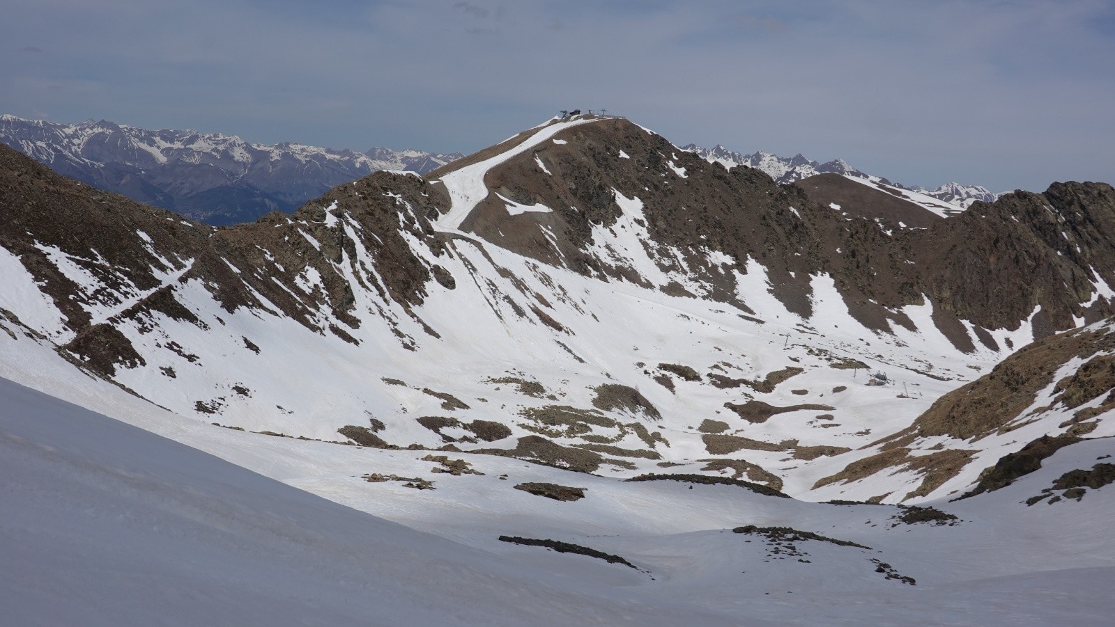 En cours d'ascension, du monde montant à la Cime de Sistron