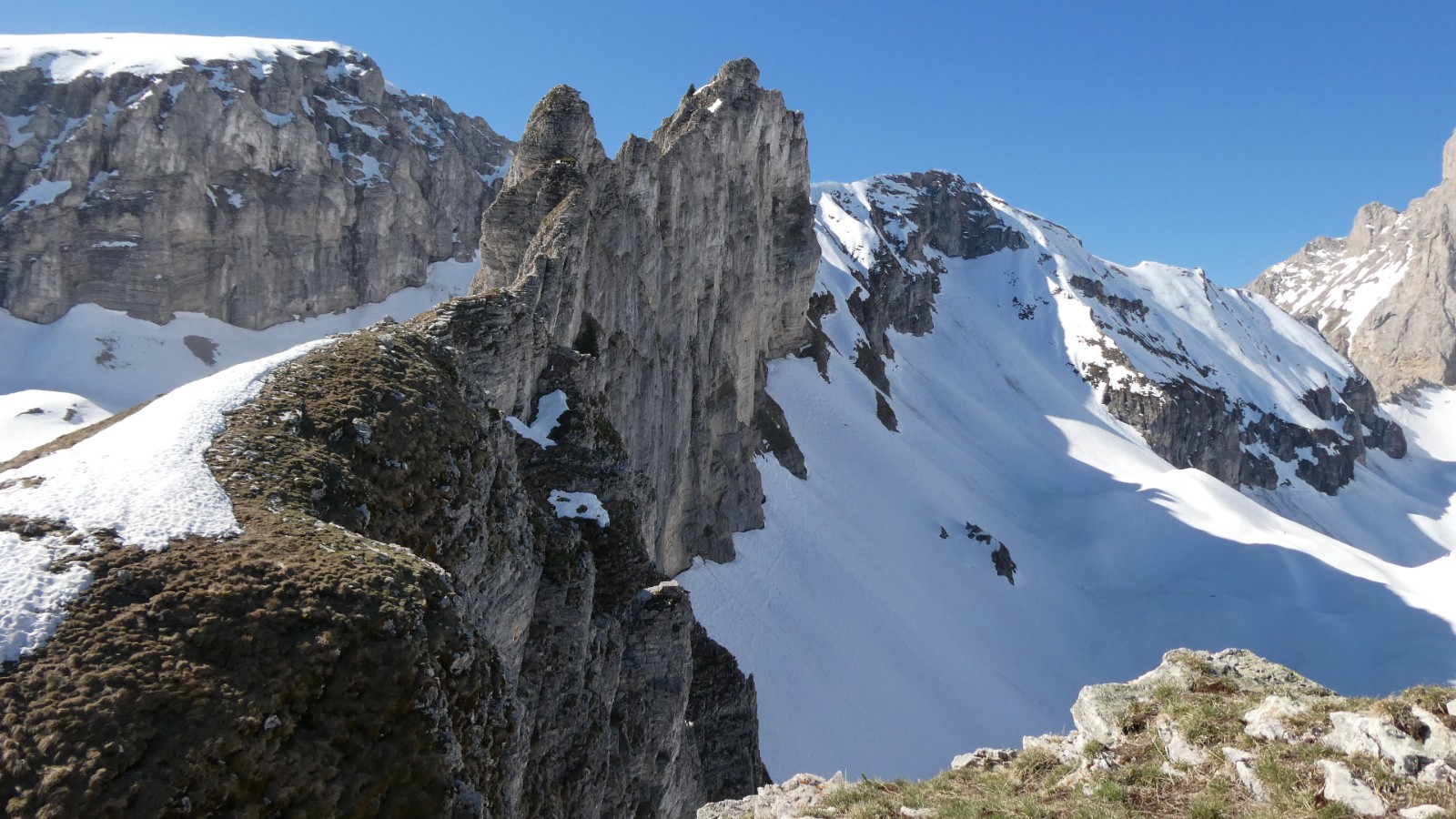 &nbsp;La belle muraille qui sépare le Vallon Froid du Vallon de Barges