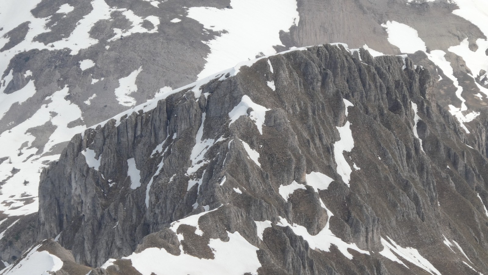 &nbsp;Crête de la Plane (difficile de penser que l’autre côté est facilement skiable)