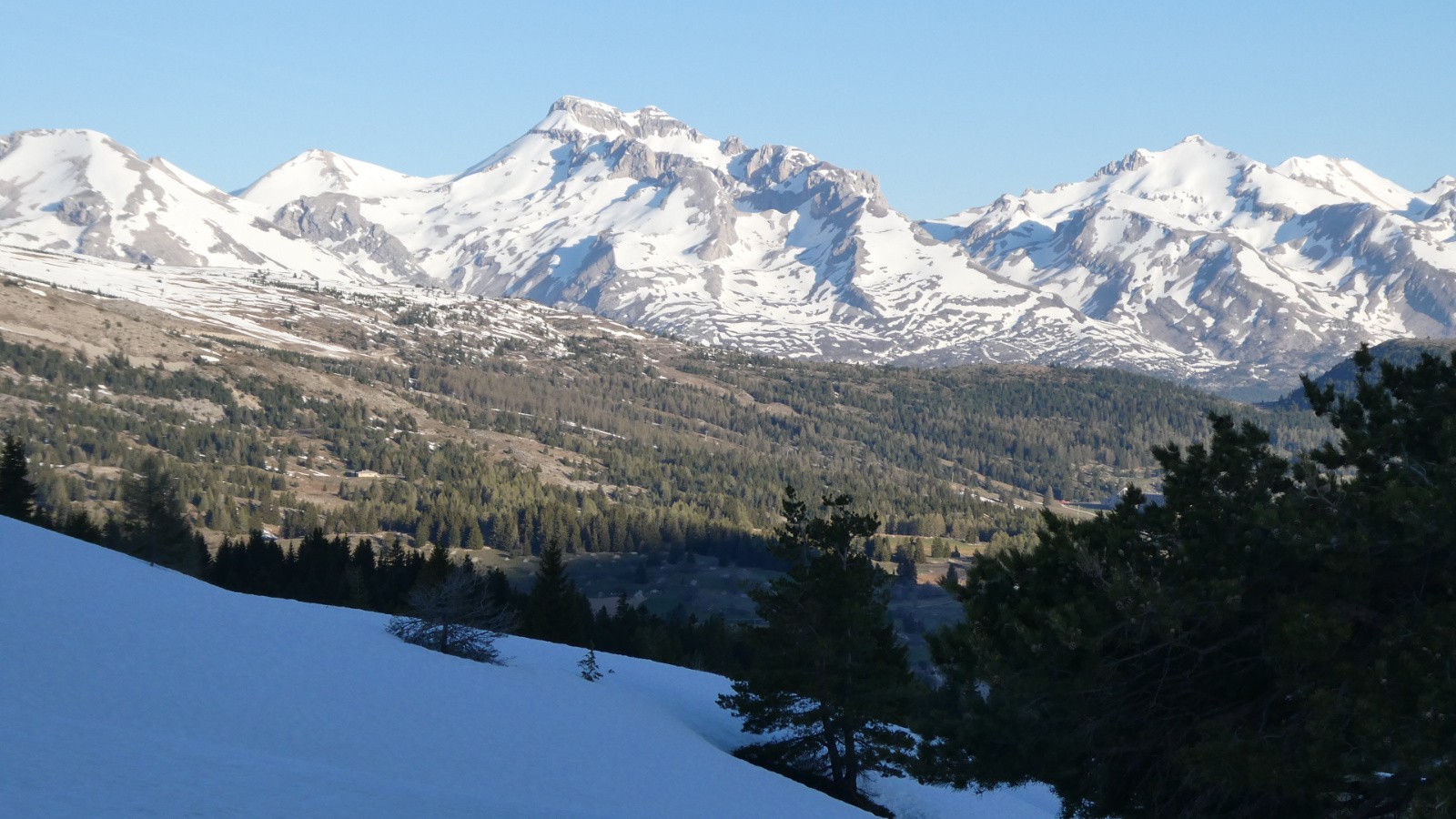 &nbsp;La barrière E au soleil levant&nbsp;