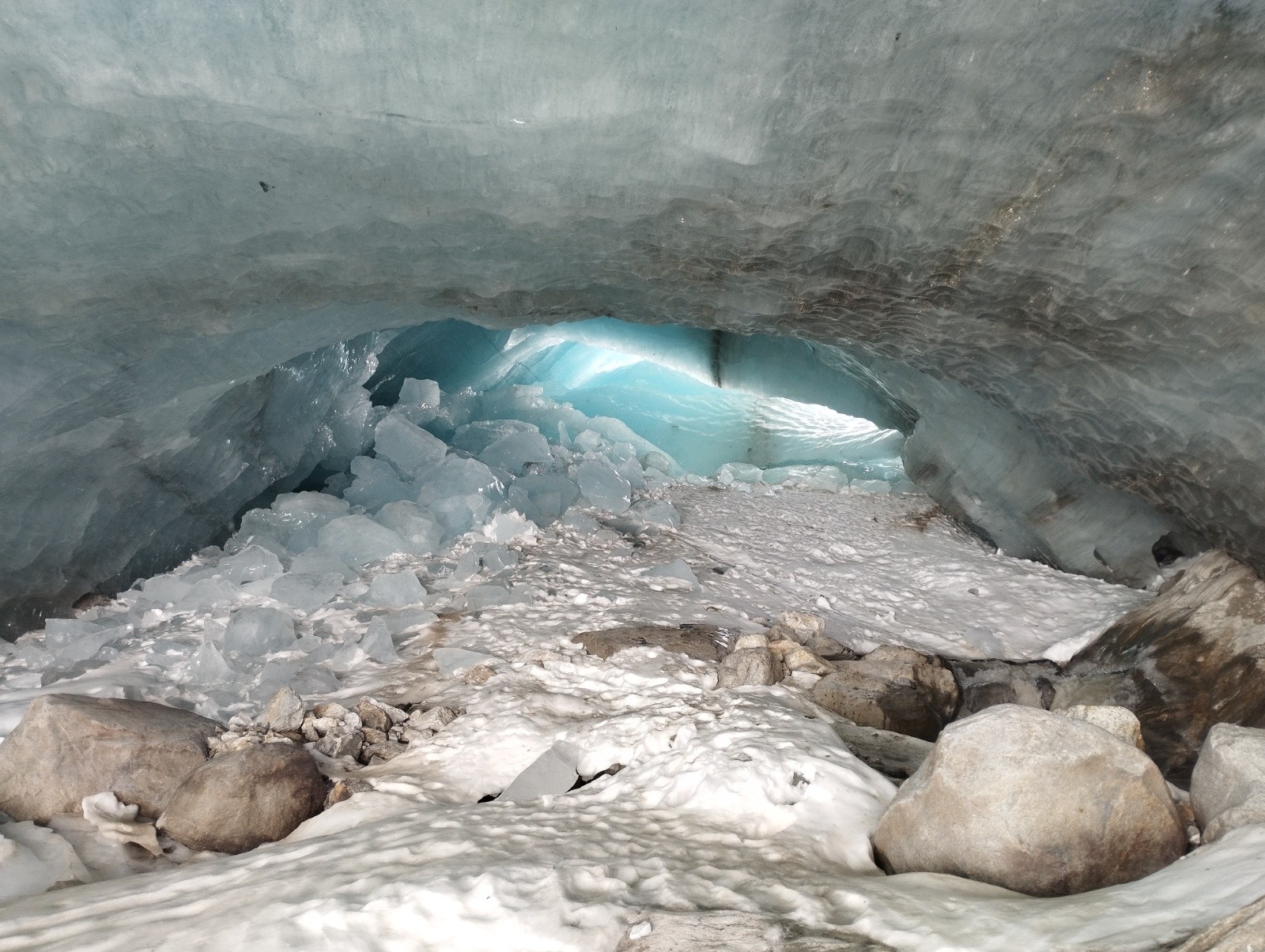 &nbsp;Dans la grotte de glace