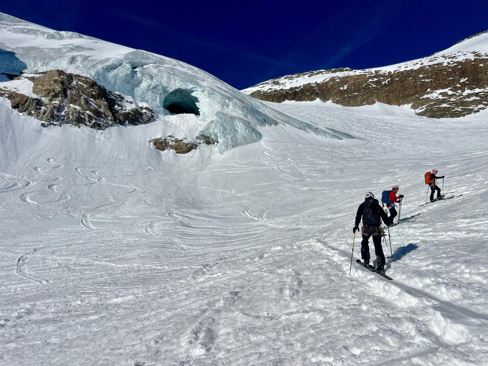 Belle grotte de glace sous la Selle de l'Albaron&nbsp;