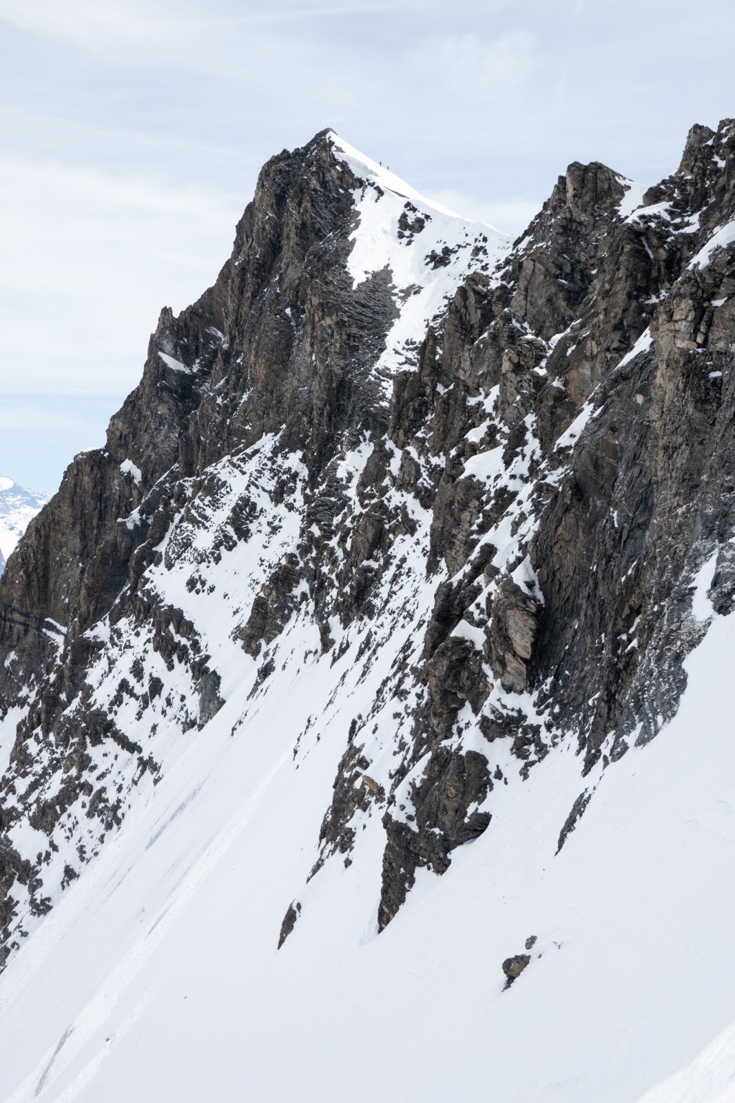 &nbsp;Sommet en vue ! (traversée rocheuse facile en face S nécessaire pour faire le tour)