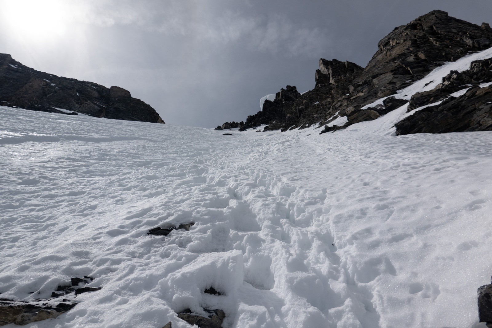 Un bien bel escalier, avec un champignon de neige qui fait un peu peur&nbsp;
