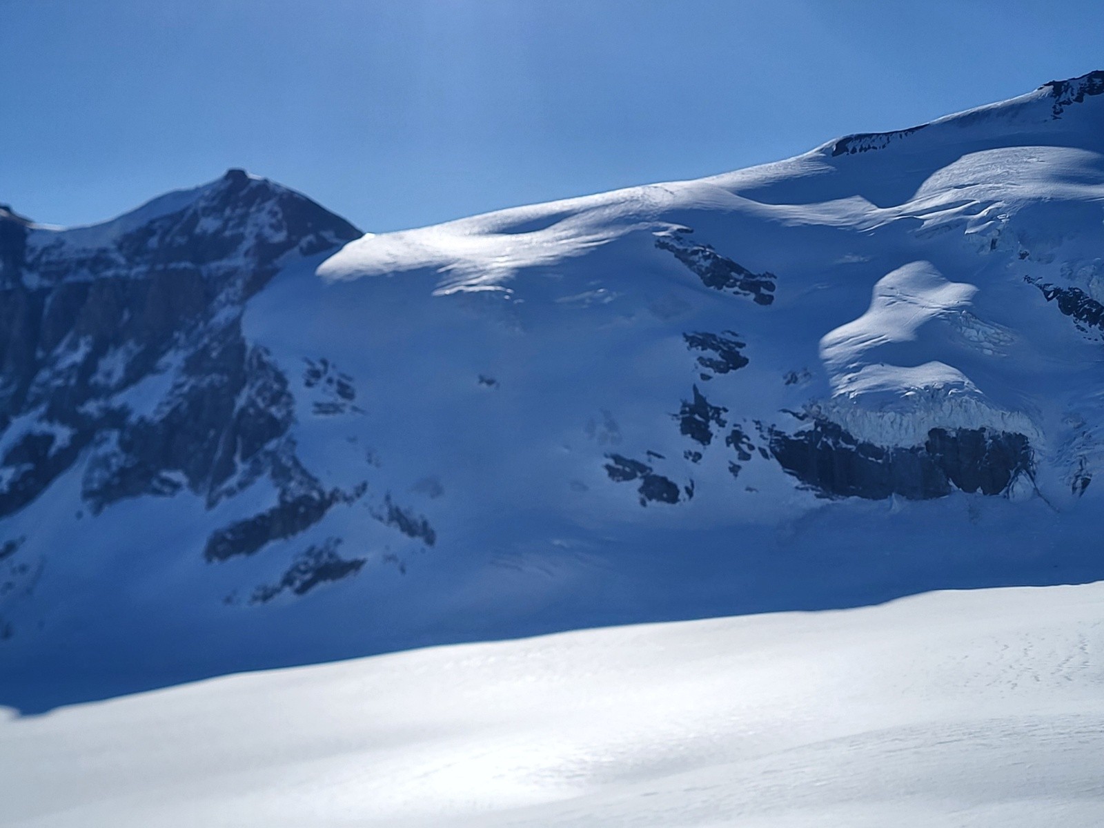 Pente W Tourmelon Blanc. Descendue un poil tôt (13h) mais il faut descendre jusqu'à Fionnay...