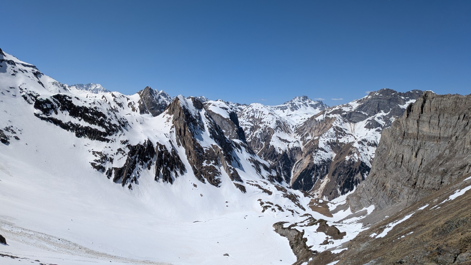 Vue sur la suite vers le col du petit Marchet (on a pris le petit couloir)&nbsp;