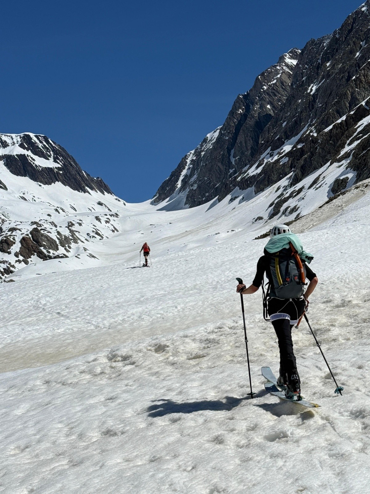 Remontée du Langgletscher en rive gauche