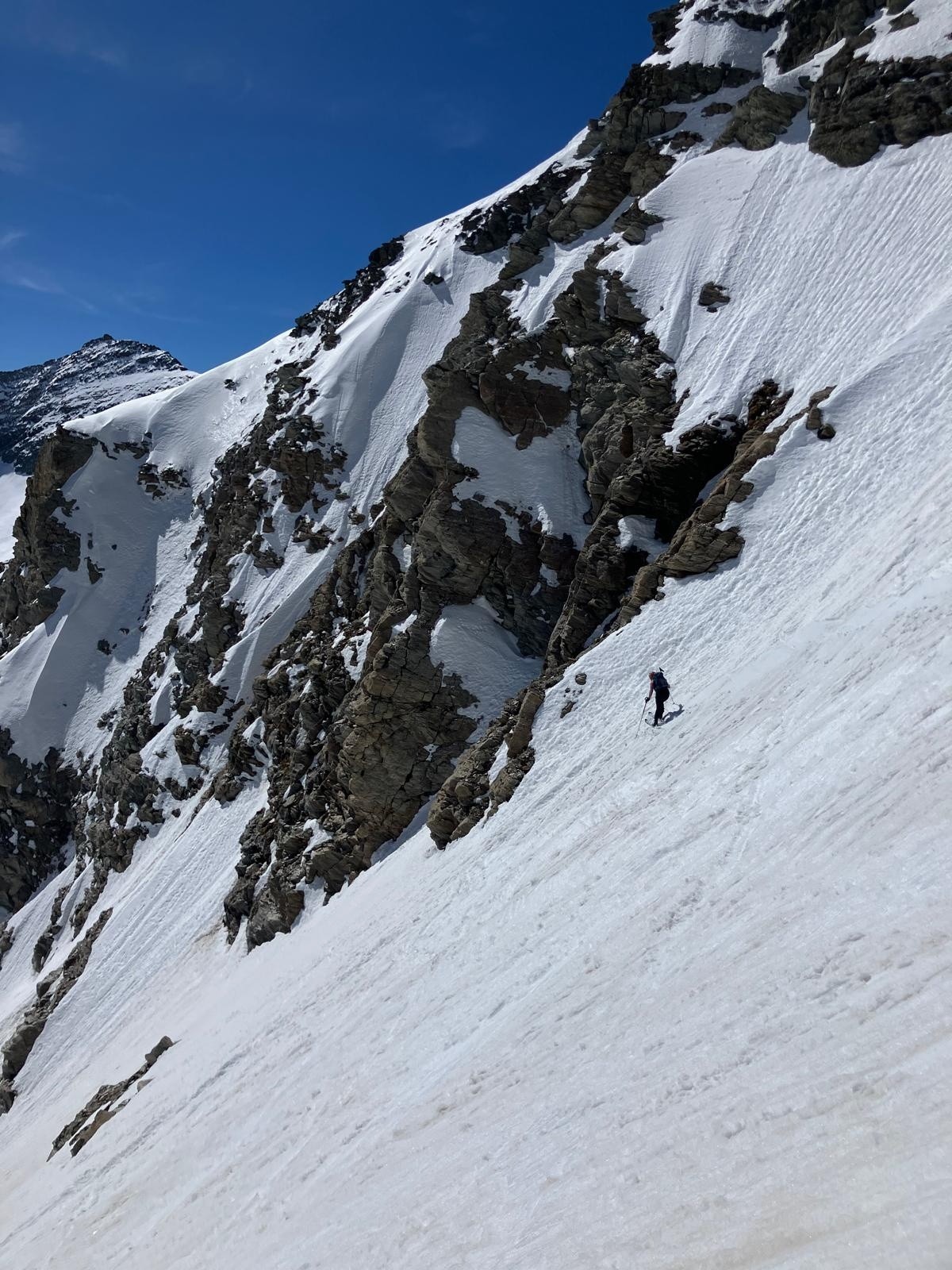 &nbsp;Descente de l'antecime du Mont d'Ambin sur l'Italie