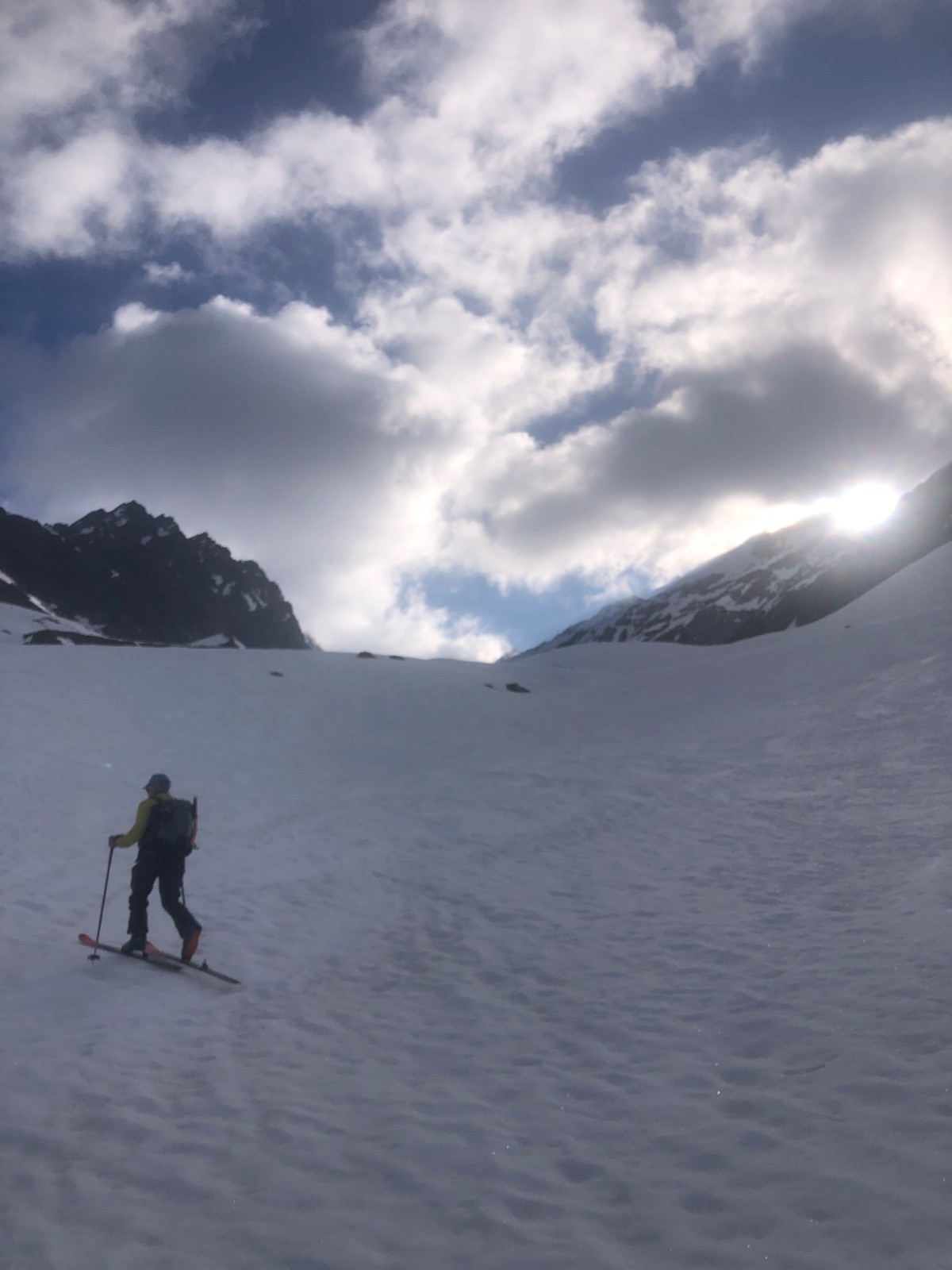 quelques nuages sur les sommets&nbsp;