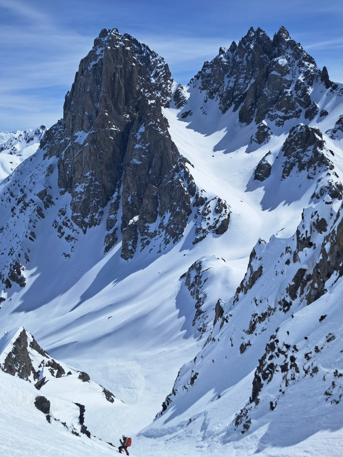 Le cirque vu depuis&nbsp;la&nbsp;Face E du Takaishvili&nbsp;(Javakhishvili à gauche et Aghmashenebeli à droite)