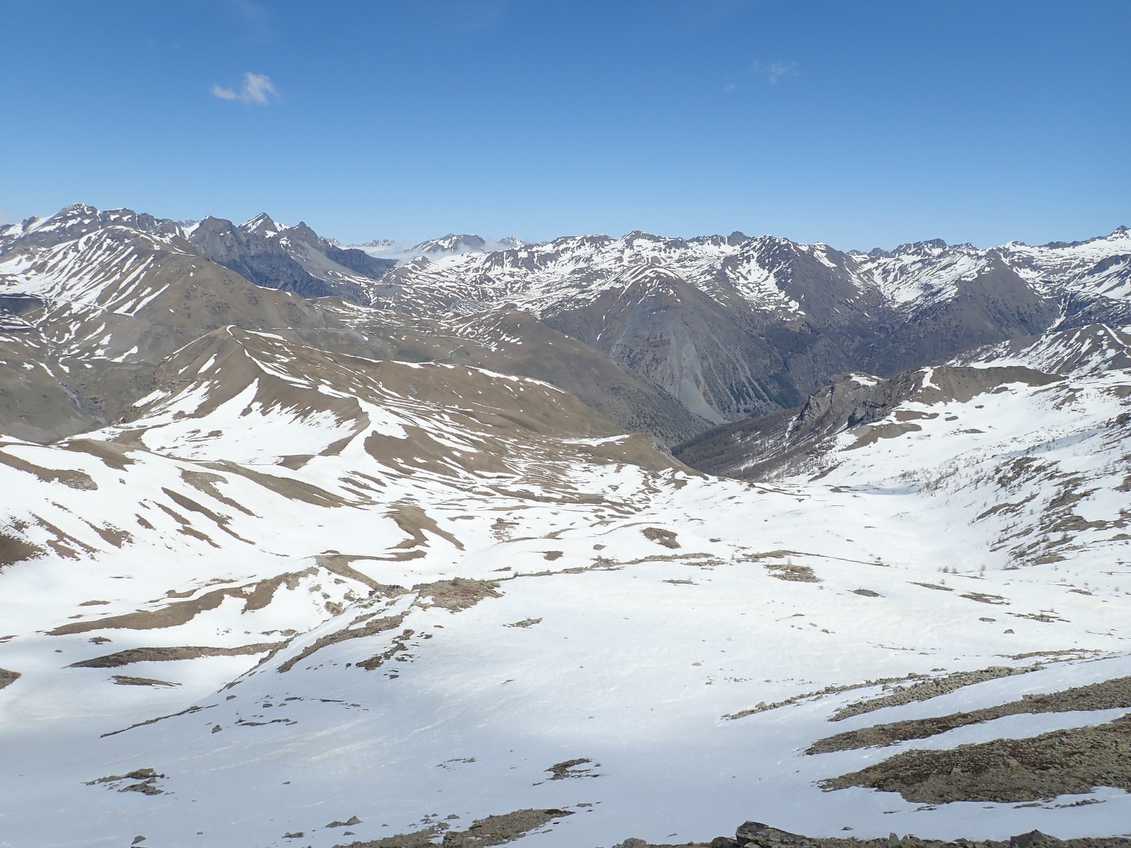 Vue de la crête de Rougne sur le vallon de l'Alpe