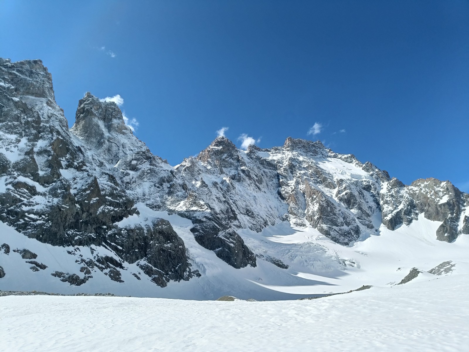 Bon aller je vous laisse quelques photos des faces du glacier Noir&nbsp;