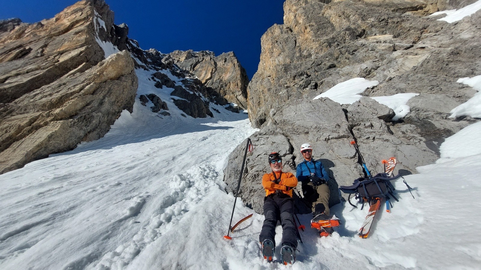&nbsp;Au pied du couloir de la brèche des heuvières à l'abri du parpinage! Comme un signe d'inhospitalite.