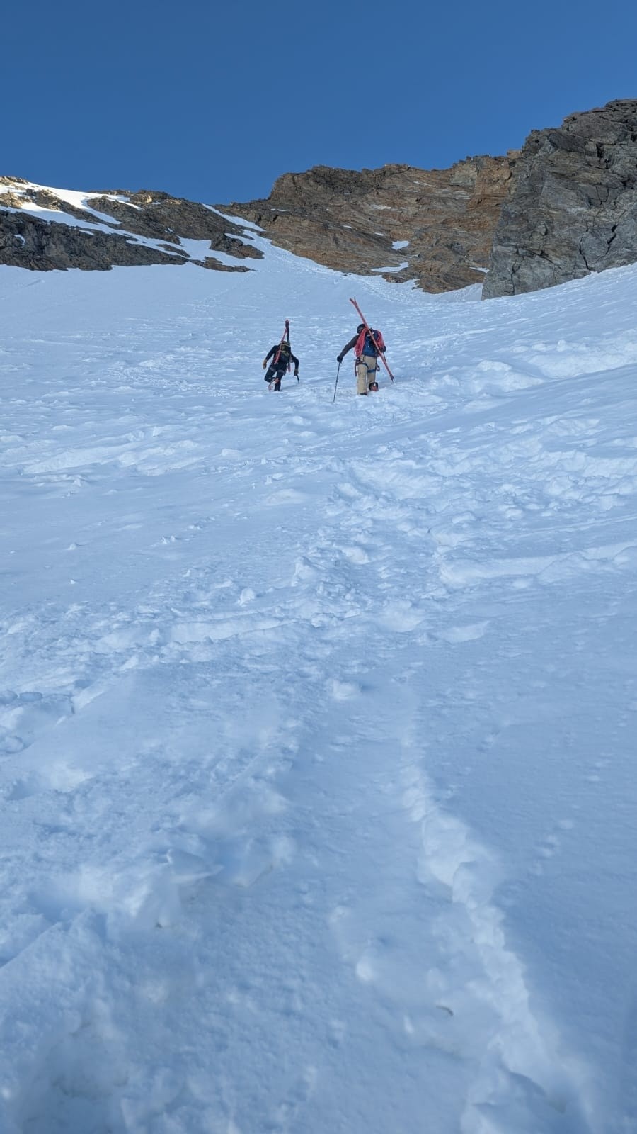 Au fond le col de Fieschersattel