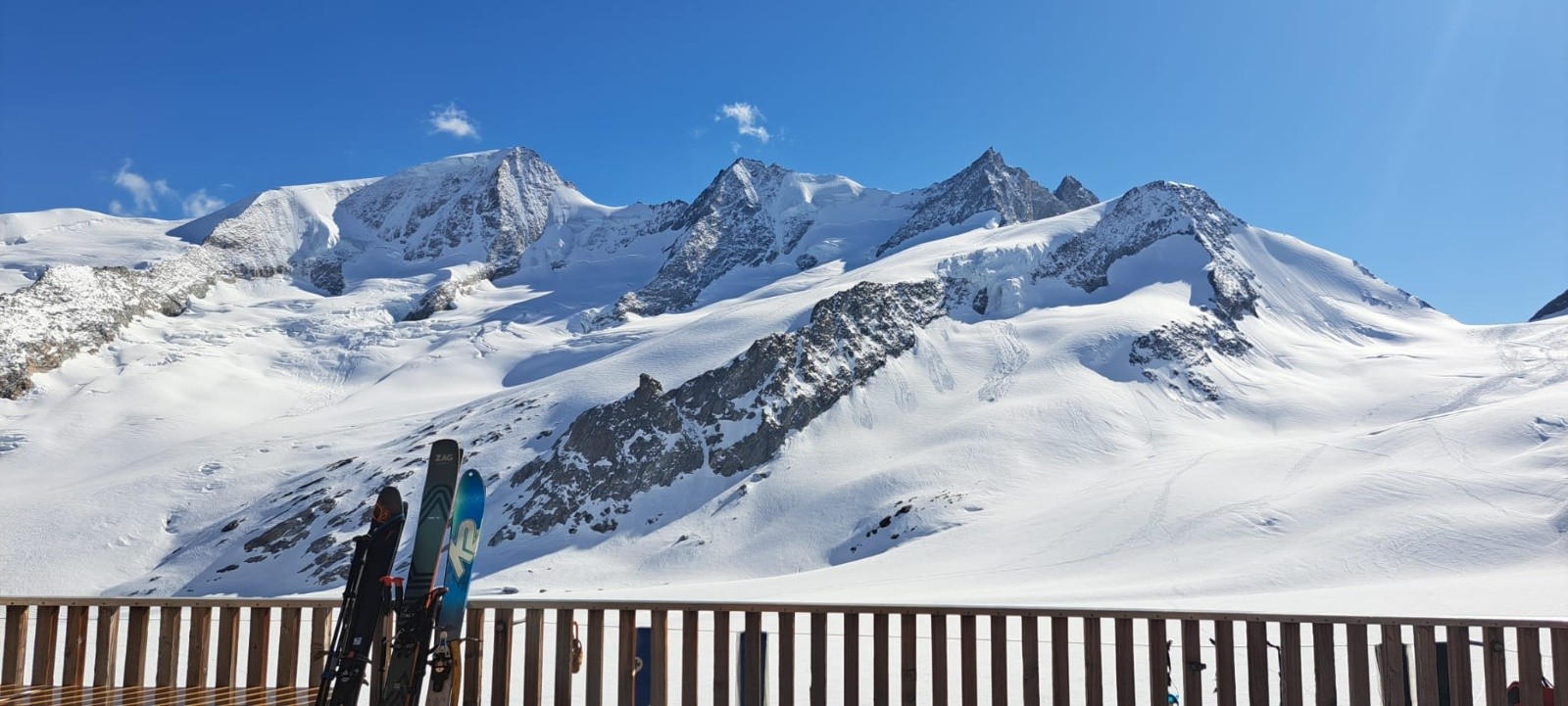 La vue depuis&nbsp;Finsteraarhornhütte