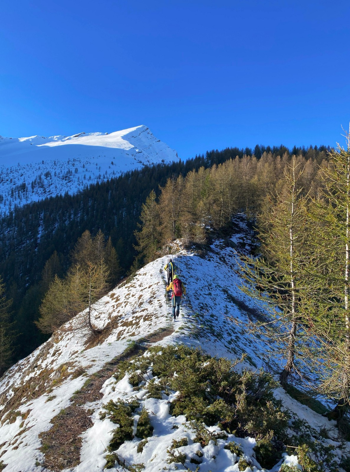 Montée par le sentier d'été&nbsp;