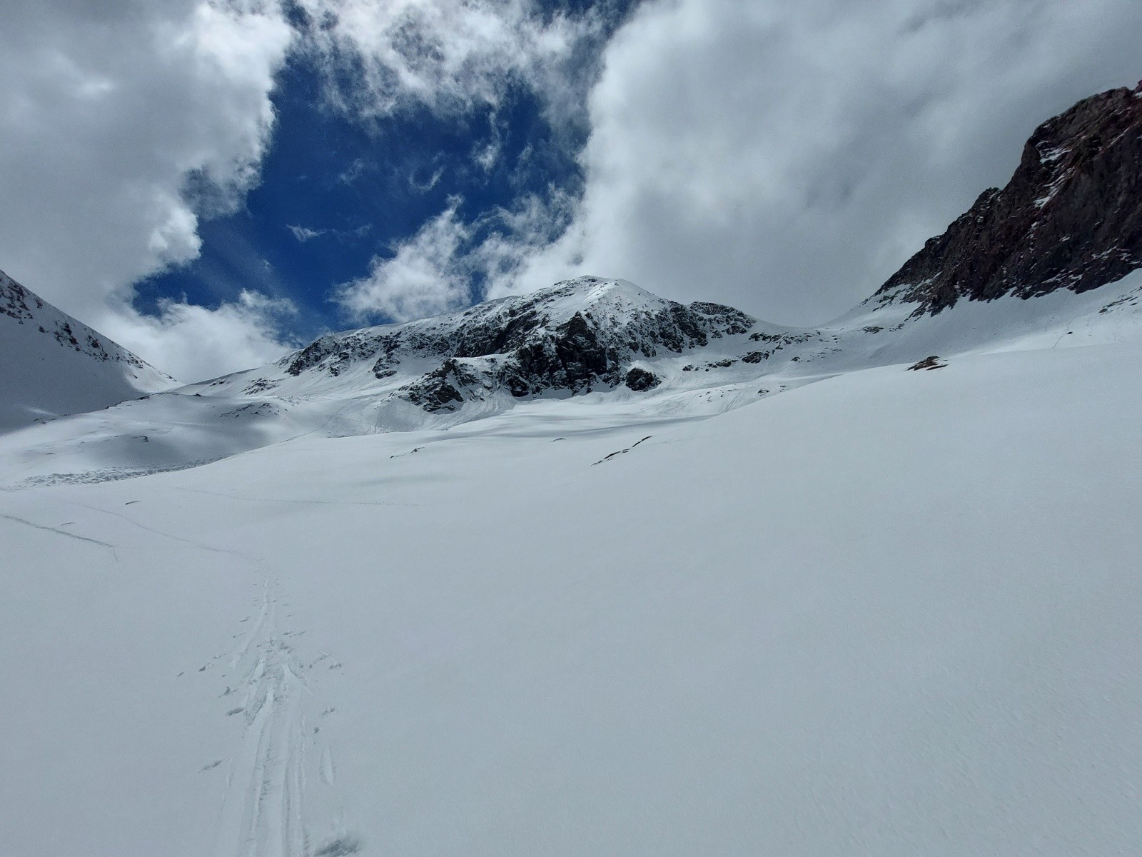 Col sans nom à gauche, col du grand Van à droite et le Taillefer au milieu&nbsp;