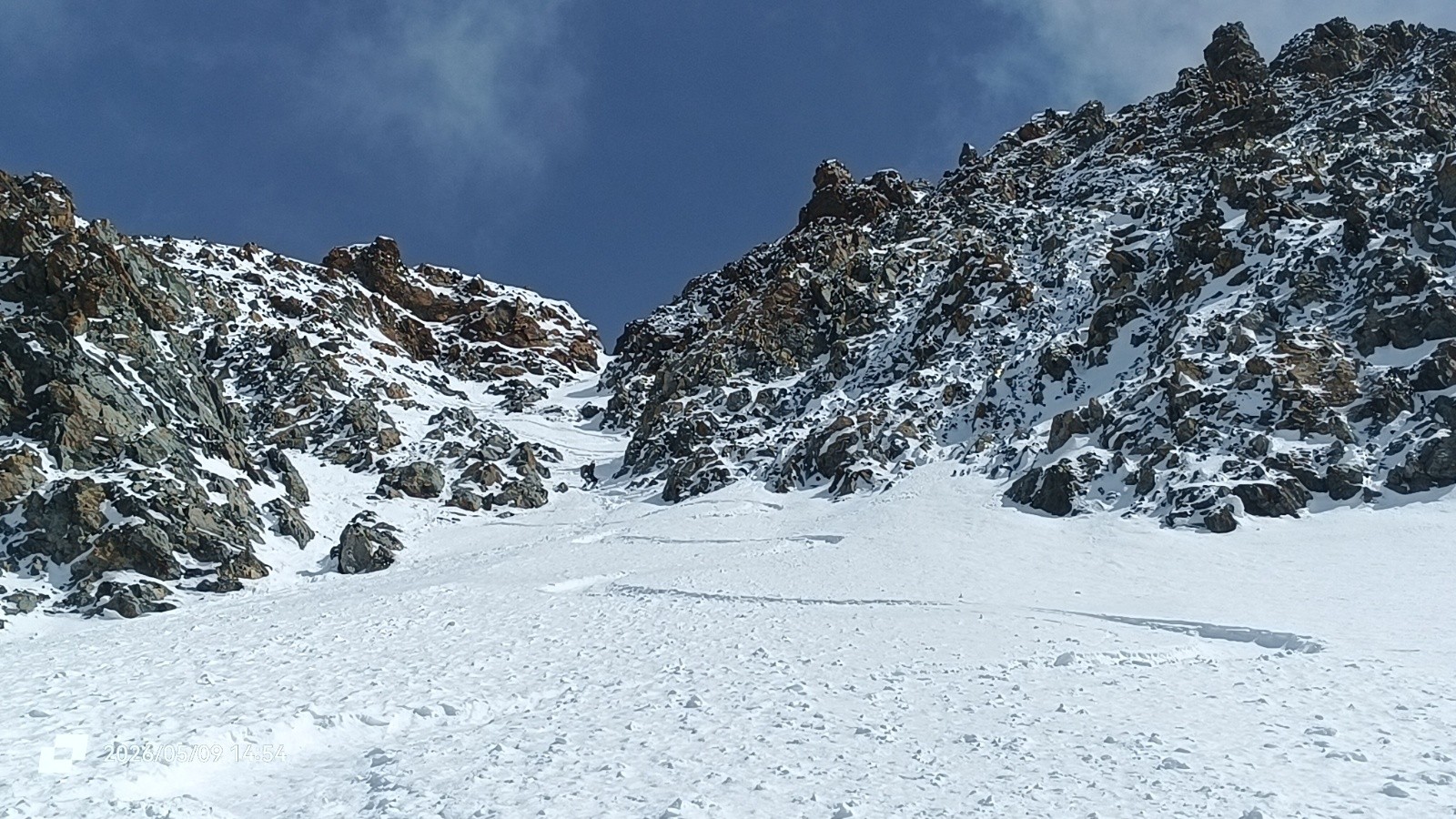 Le verrou du bas et le couloir dans son ensemble 