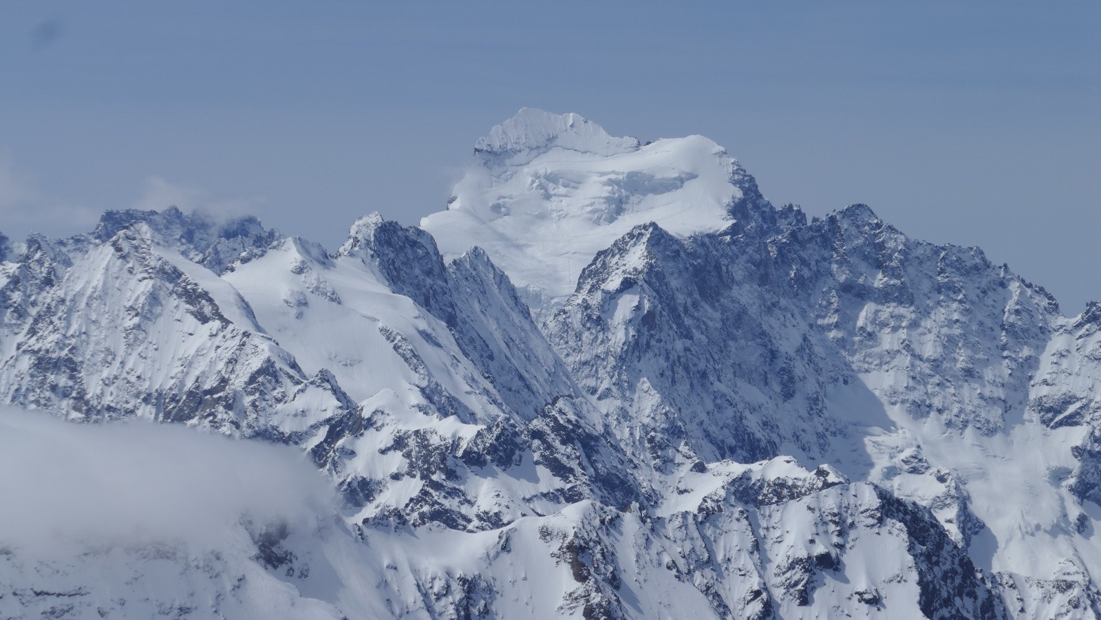 La barre des Ecrins et le dôme