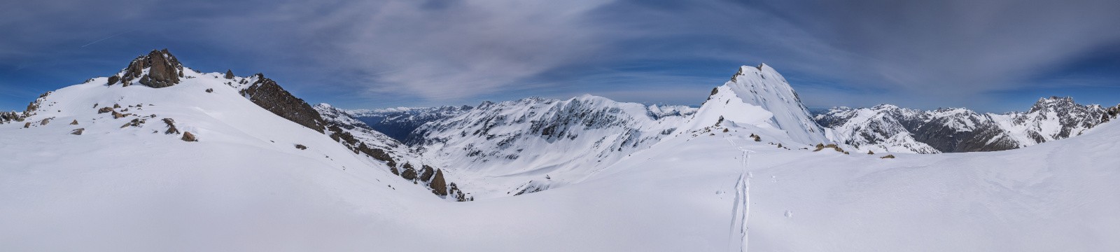 Panorama 360 au dessus du col, juste avant le sommet (stop à gauche sous les rochers)