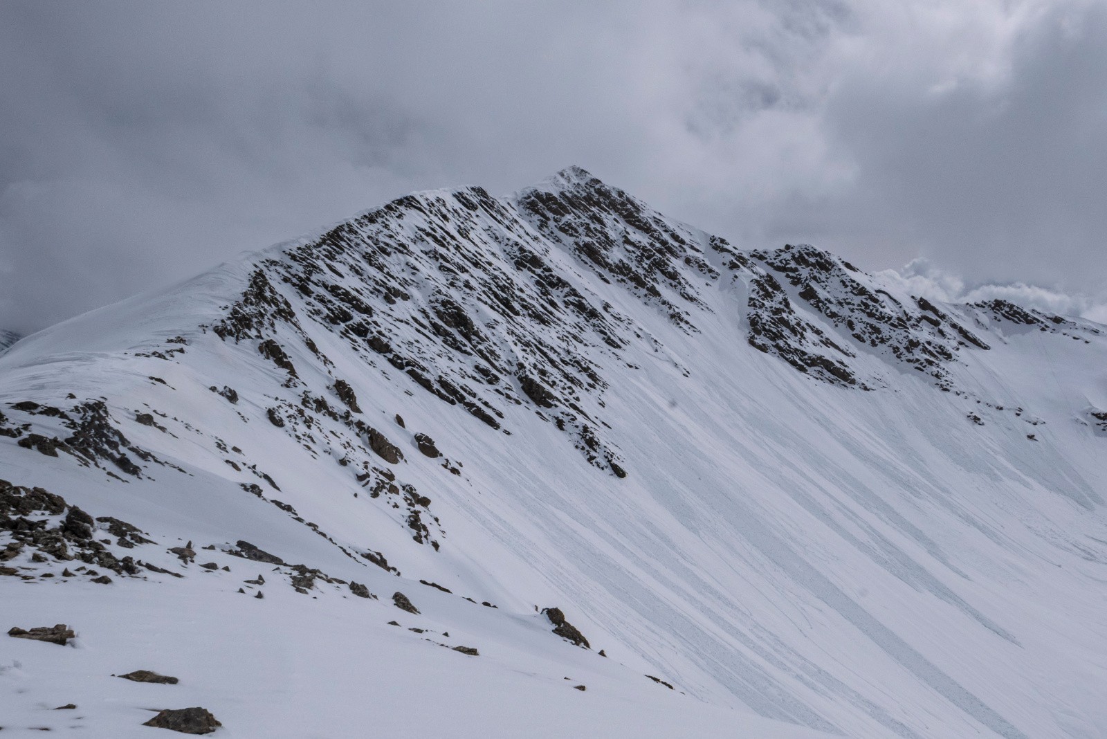 Roc Diolon depuis le sommet (qui en fait est une sorte d'antécime ouest du Dilon)&nbsp;
