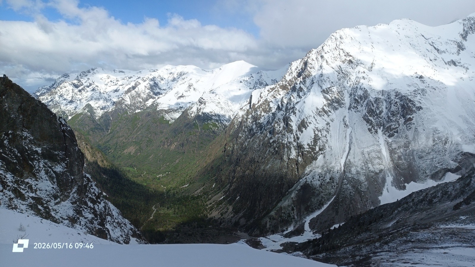 La vallée prend déjà le soleil 