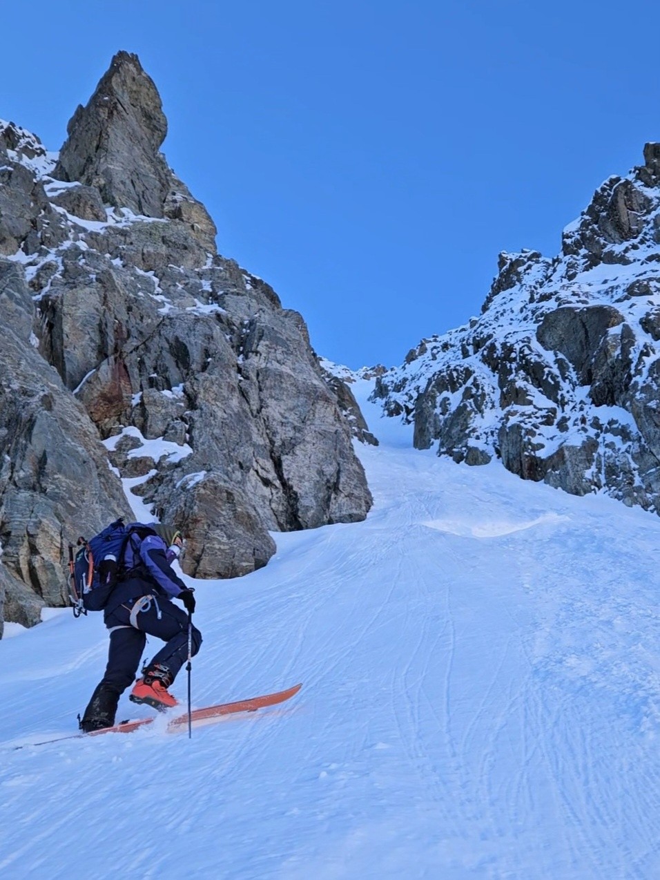 #1 Entrée du couloir à gauche du Piaget. Entrée du couloir à gauche du Piaget.