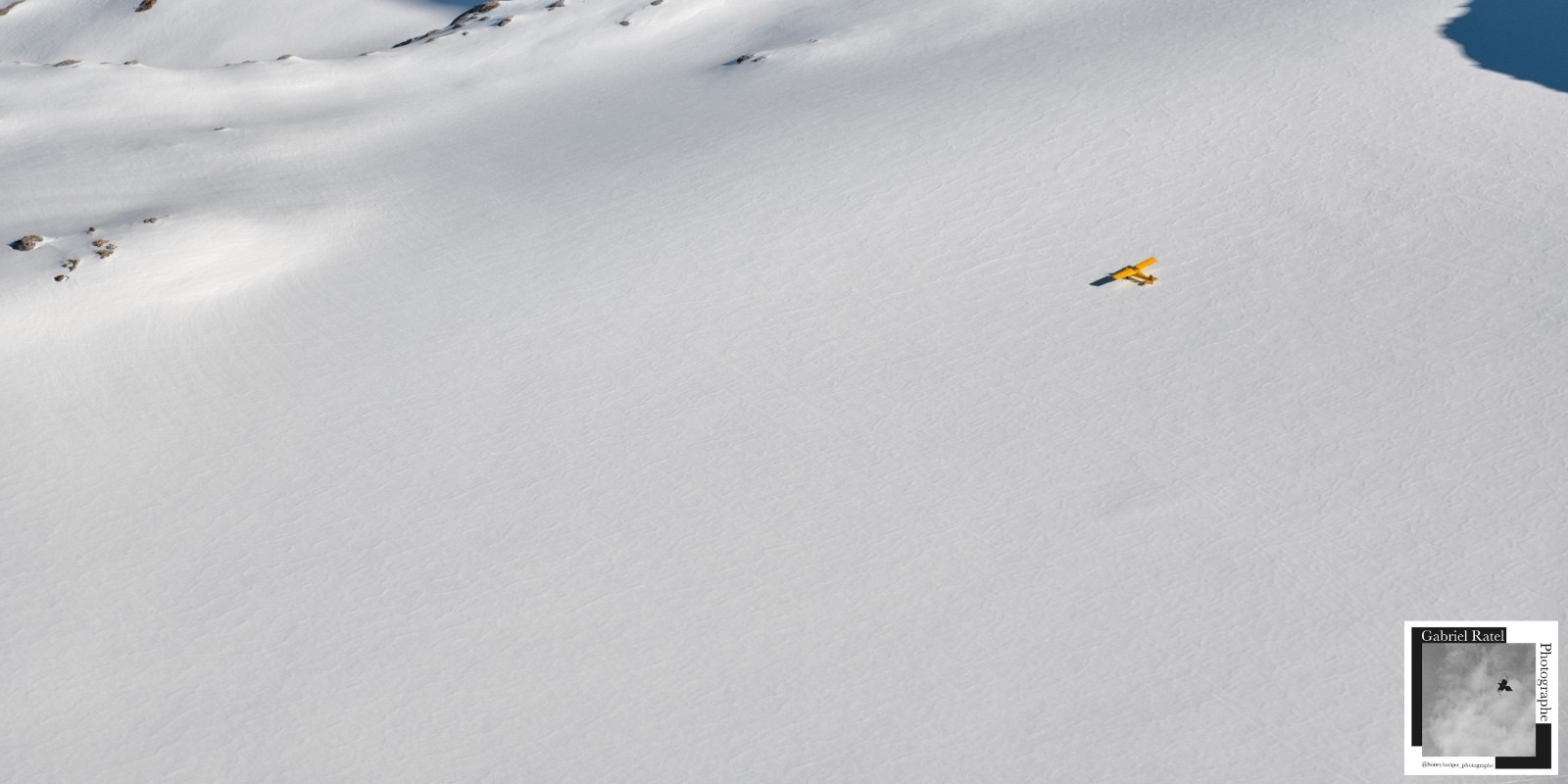 Faire des ronds dans la neige pour s'amuser