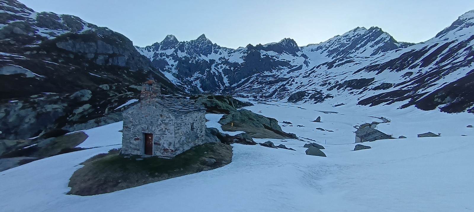 #2 Plateau de la Sassière, refuge du Ruitor à droite Plateau de la Sassière, refuge du Ruitor à droite