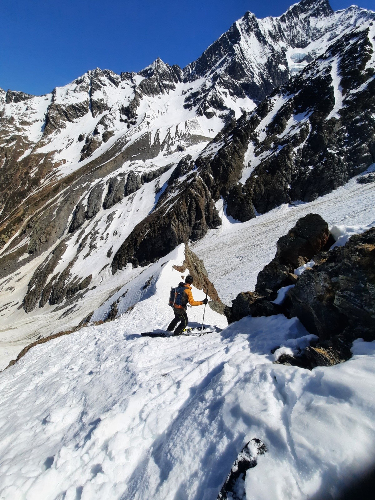 À l'entrée du couloir dérobé&nbsp;