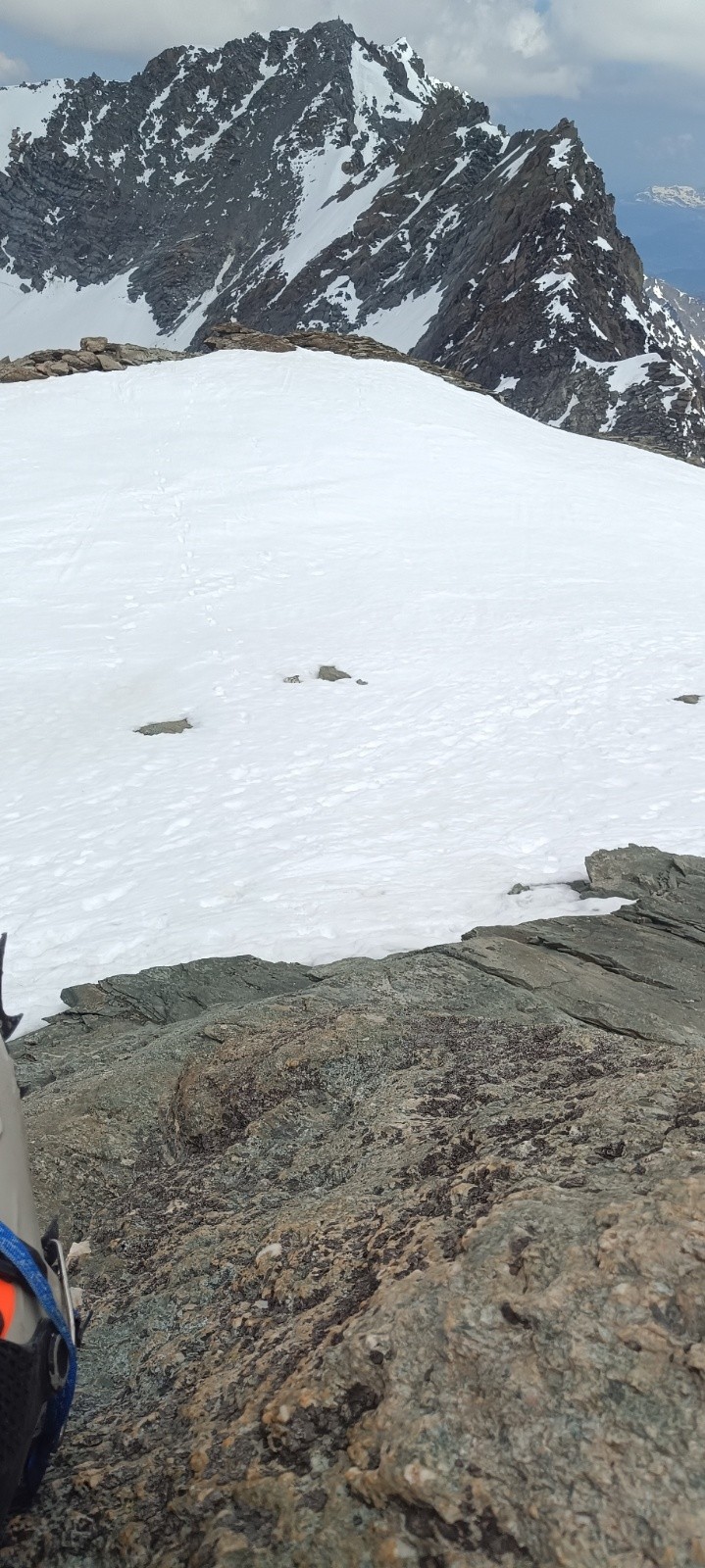 &nbsp;Au sommet, j'ai mis les crampons pour le dernier mur. Aiguille de Péclet