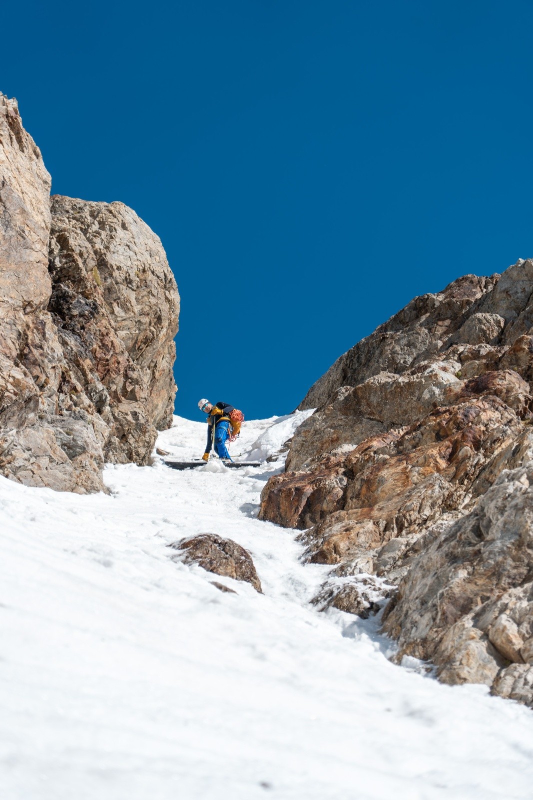 #21 Second couloir, plus long et plus étroit Second couloir, plus long et plus étroit
