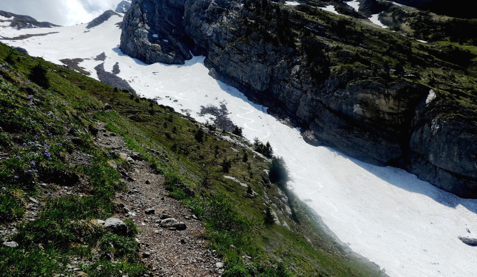 névé du bas rive gauche vu du chemin d'été trace de Freevernes