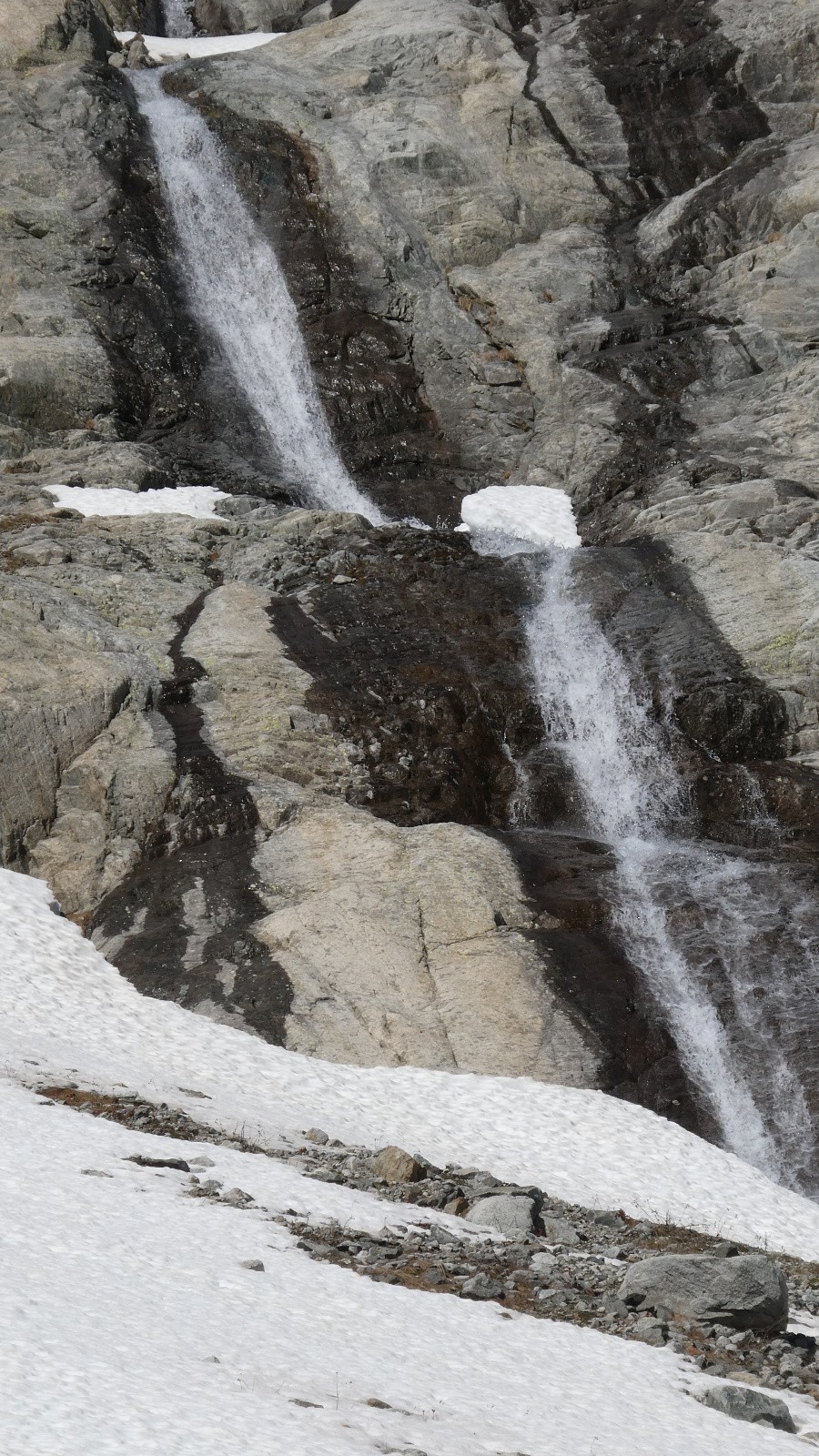 #25 Cascade bien fournie Cascade bien fournie