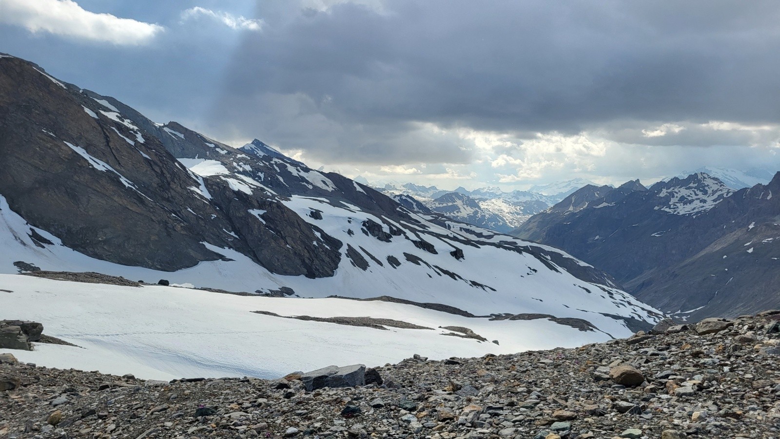 #8 J1 Après une petite pluie orageuse l J1 Après une petite pluie orageuse l'orage retentie vers Tignes