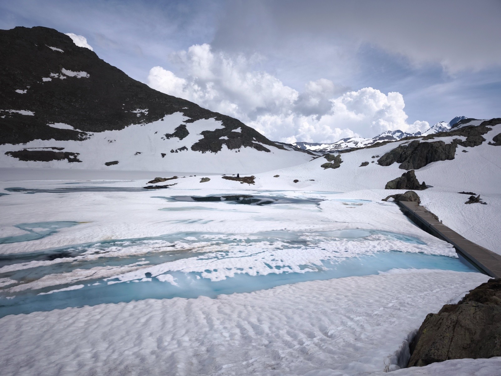 #9 Lacs toujours aussi beau quand il commence à peine à boire la neige. Lacs toujours aussi beau quand il commence à peine à boire la neige.