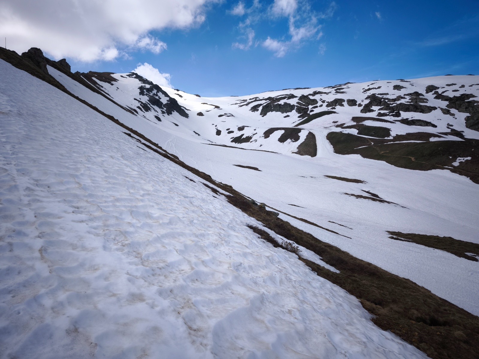#1 Petite marmotte dans les rochers, d Petite marmotte dans les rochers, d'habitude j'en voit plus que çà, il y a encore trop de neige pour elles.