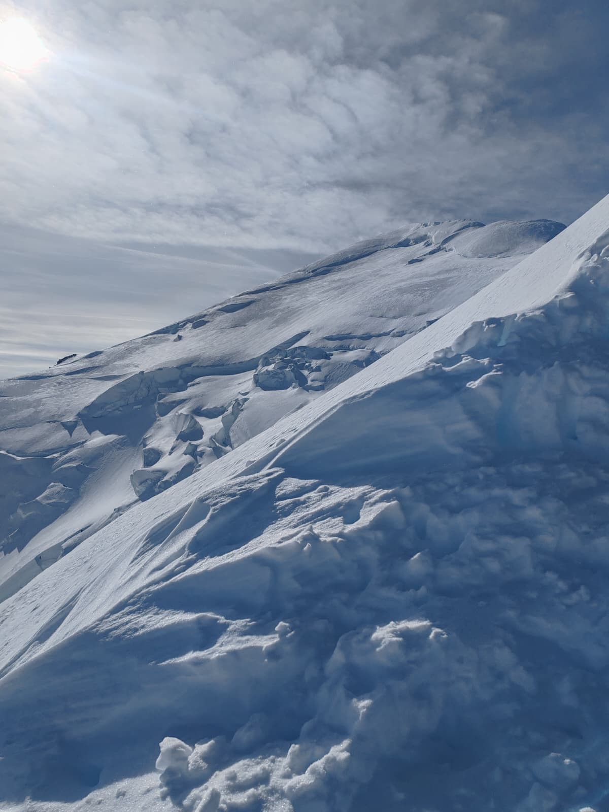 #8 c c'est un mont, il est blanc, c'est le mont blanc