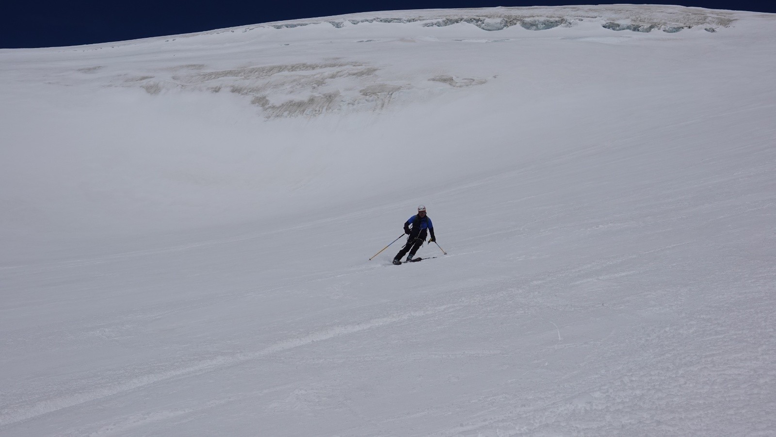 #46 Jean-Pierre sur la moquette du glacier du Garstelet Jean-Pierre sur la moquette du glacier du Garstelet