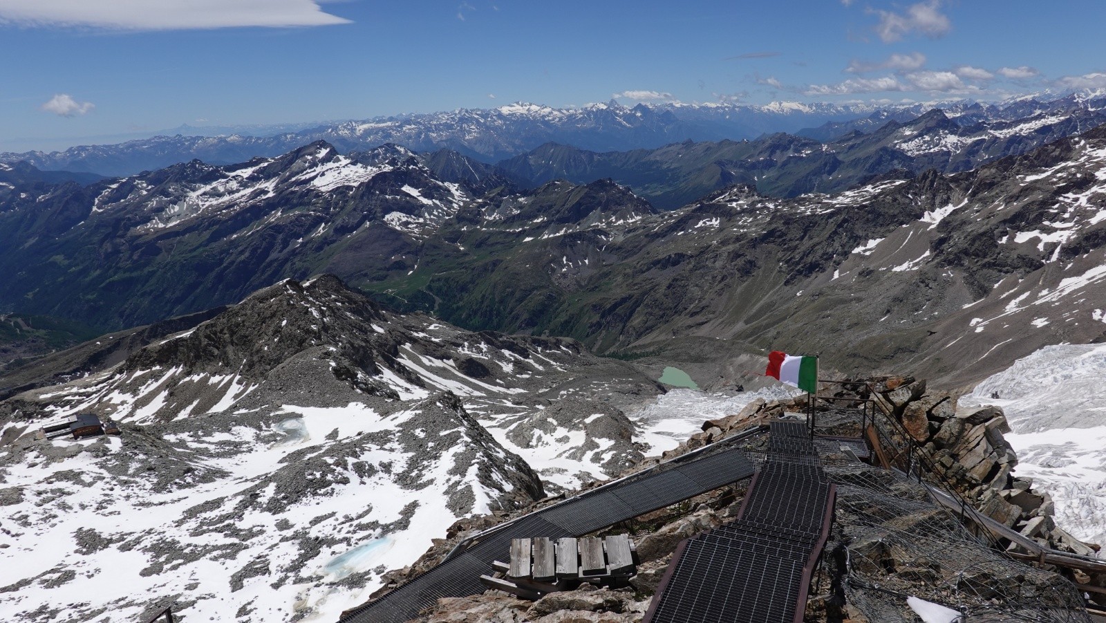 #12 Panorama vers l Panorama vers l'Ouest depuis le Refuge Gnifetti