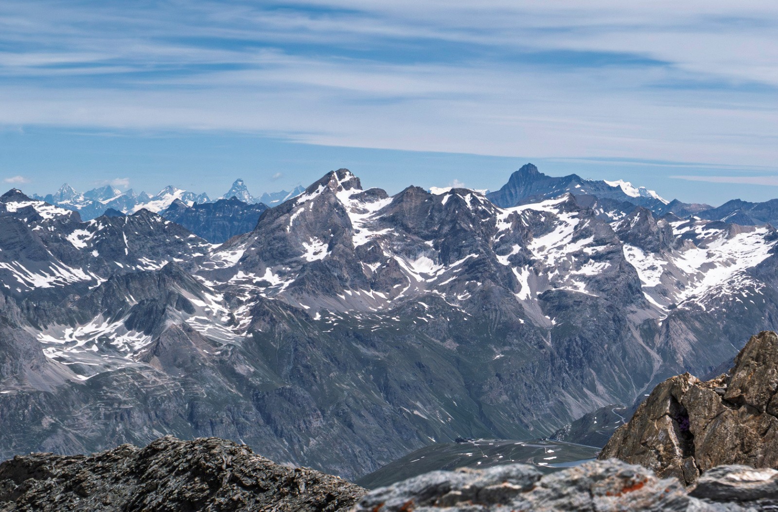 #11 Sommets des Alpes Suisses et frontière Italienne bien visibles!!!A gauche Dent Blanche, Weisshorn puis Herens & Co, Cervin, à gauche de la Grivola Breithorn et à droite un bout du Monte Rosa. Sommets des Alpes Suisses et frontière Italienne bien visibles!!!A gauche Dent Blanche, Weisshorn puis Herens & Co, Cervin, à gauche de la Grivola Breithorn et à droite un bout du Monte Rosa.