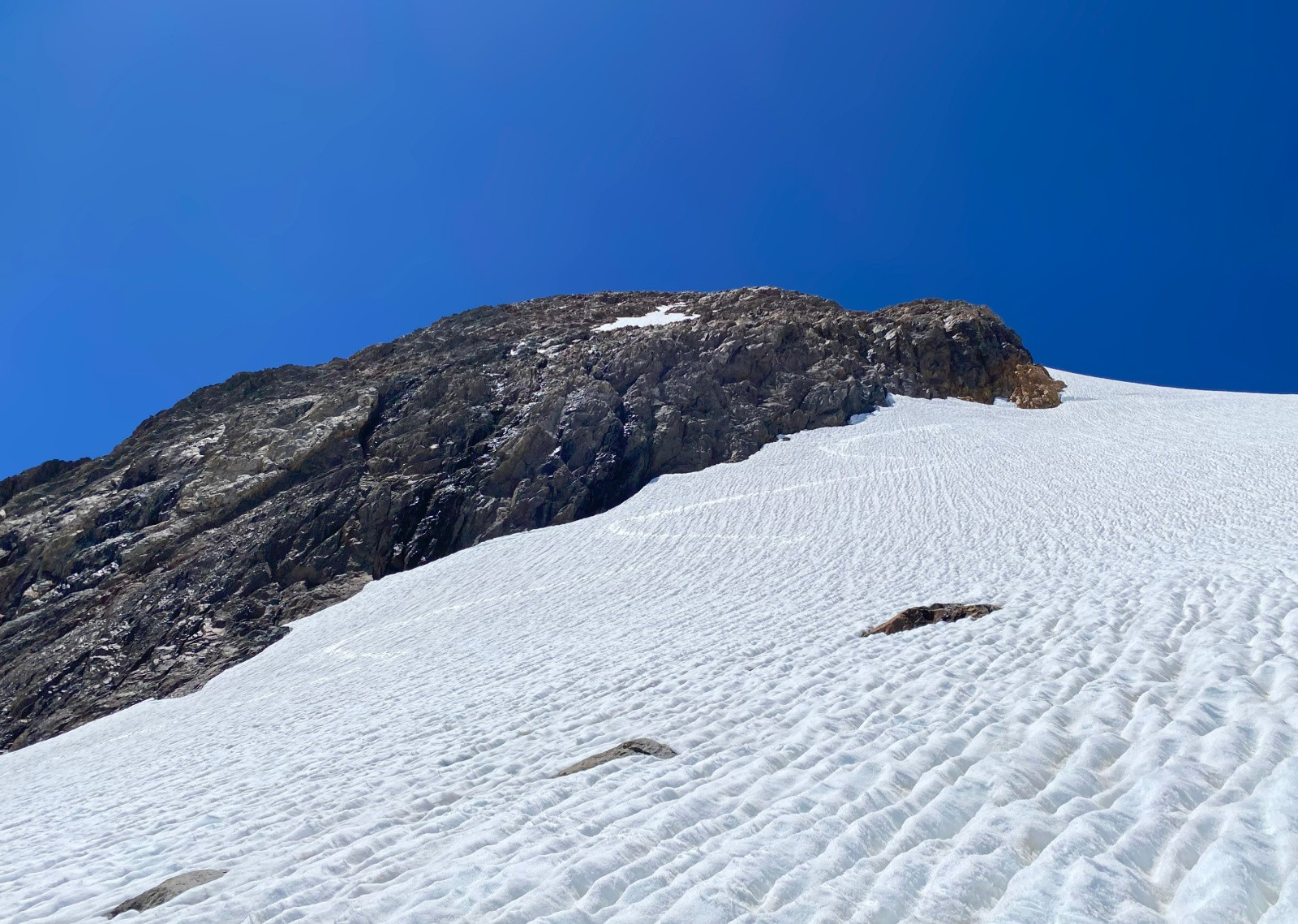 #16 Ski le long des rochers pour un peu moins de relief mais pas trop près (trous) Ski le long des rochers pour un peu moins de relief mais pas trop près (trous)