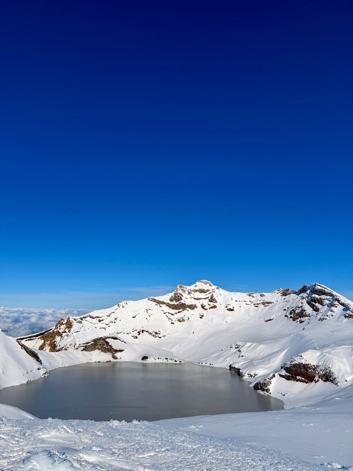#5 Vue du Crater Lake depuis le sommet du « Dôme » Vue du Crater Lake depuis le sommet du « Dôme »