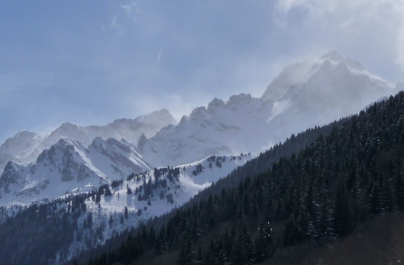 Grand Pic de Belledonne : Transports de neige conséquents sur le Grand Pic et ses satellites. Attention aux faces sud à est dans les prochains jours...