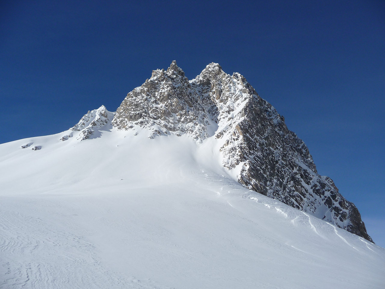 L'Aiguille de la Vanoise : Le versant Est, après avoir longé sa paroie Nord