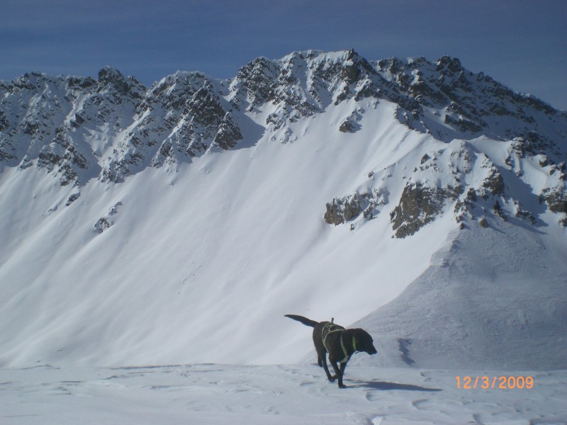 #1 passage par le col : l passage par le col : l'itinéraire du col est peu exposé.
En face, on voit le versant N-E des Granges.