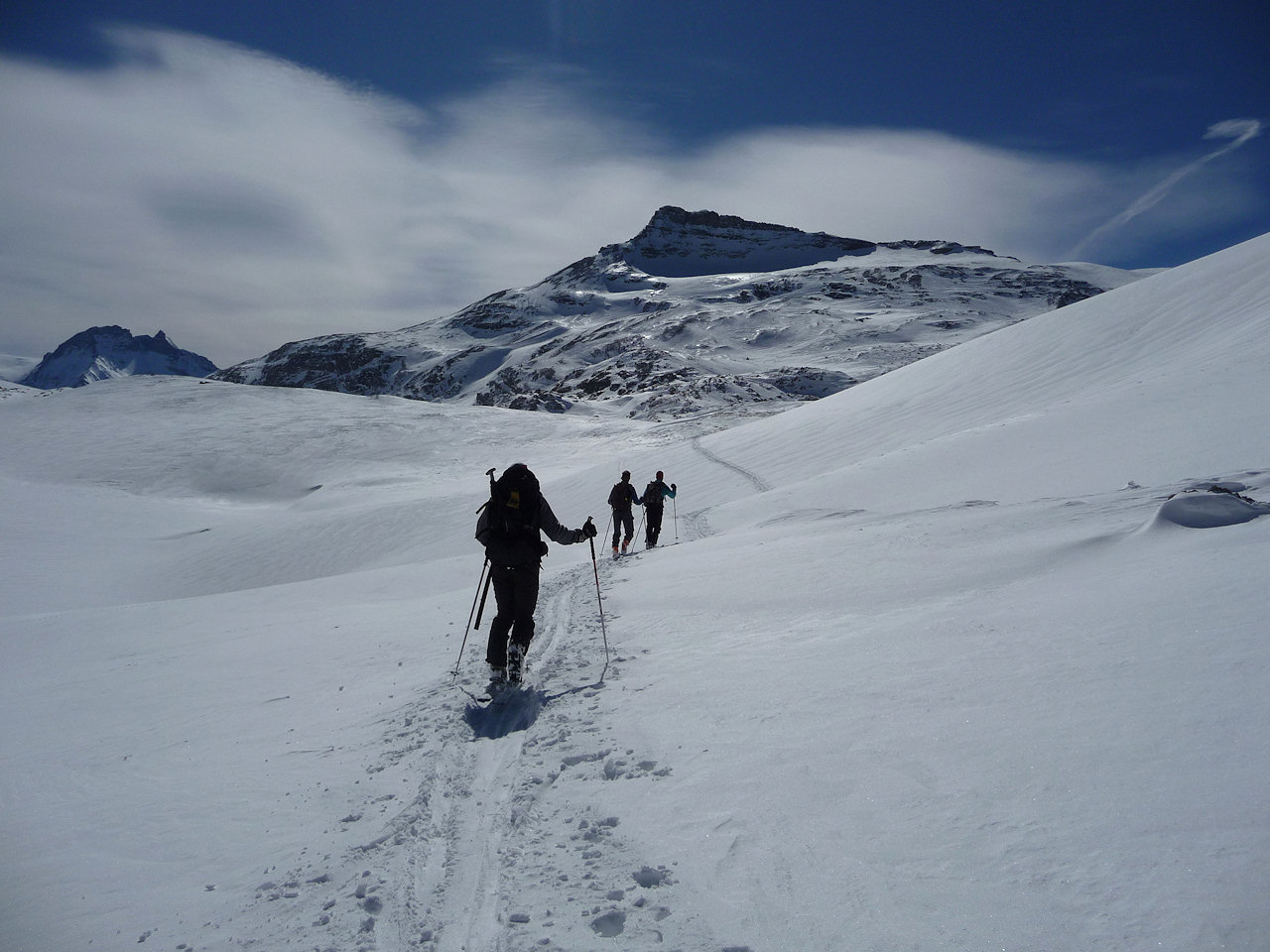 Droit devant : La Pointe de la Réchasse (3212 m)