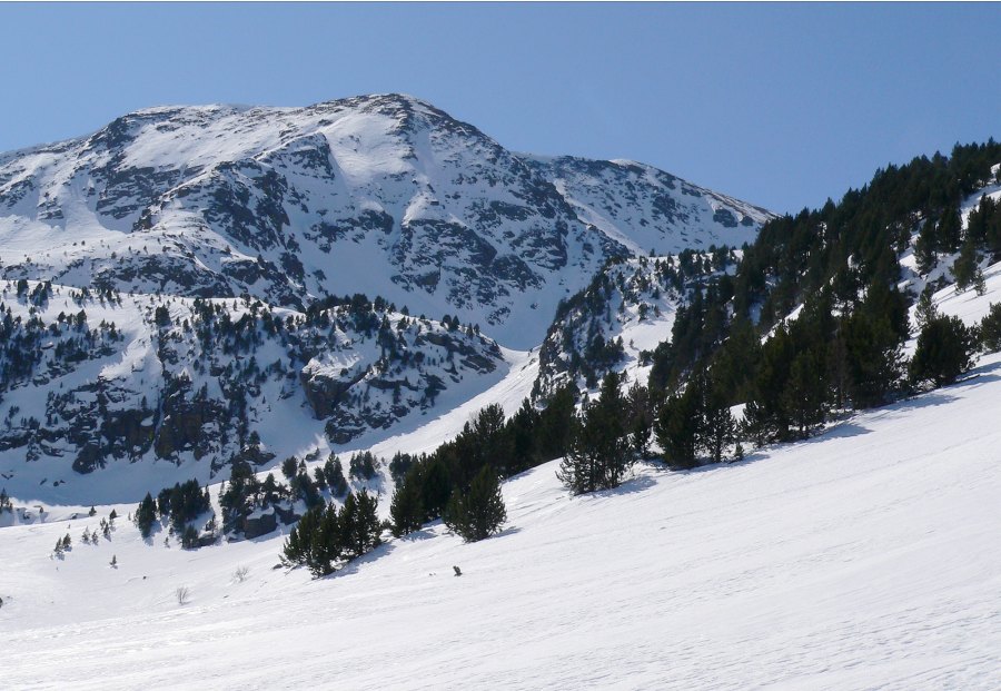 Pic de la Cabaneta : Le couloir d'accès aux étangs de Sisquero .