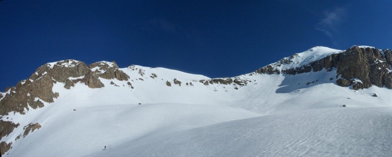 Tête du vallon de scluos : Voilà le sommet du jour sur la droite (la tête de portettes étant moins élevée, et surtout moins visible depuis le vallon de montée)